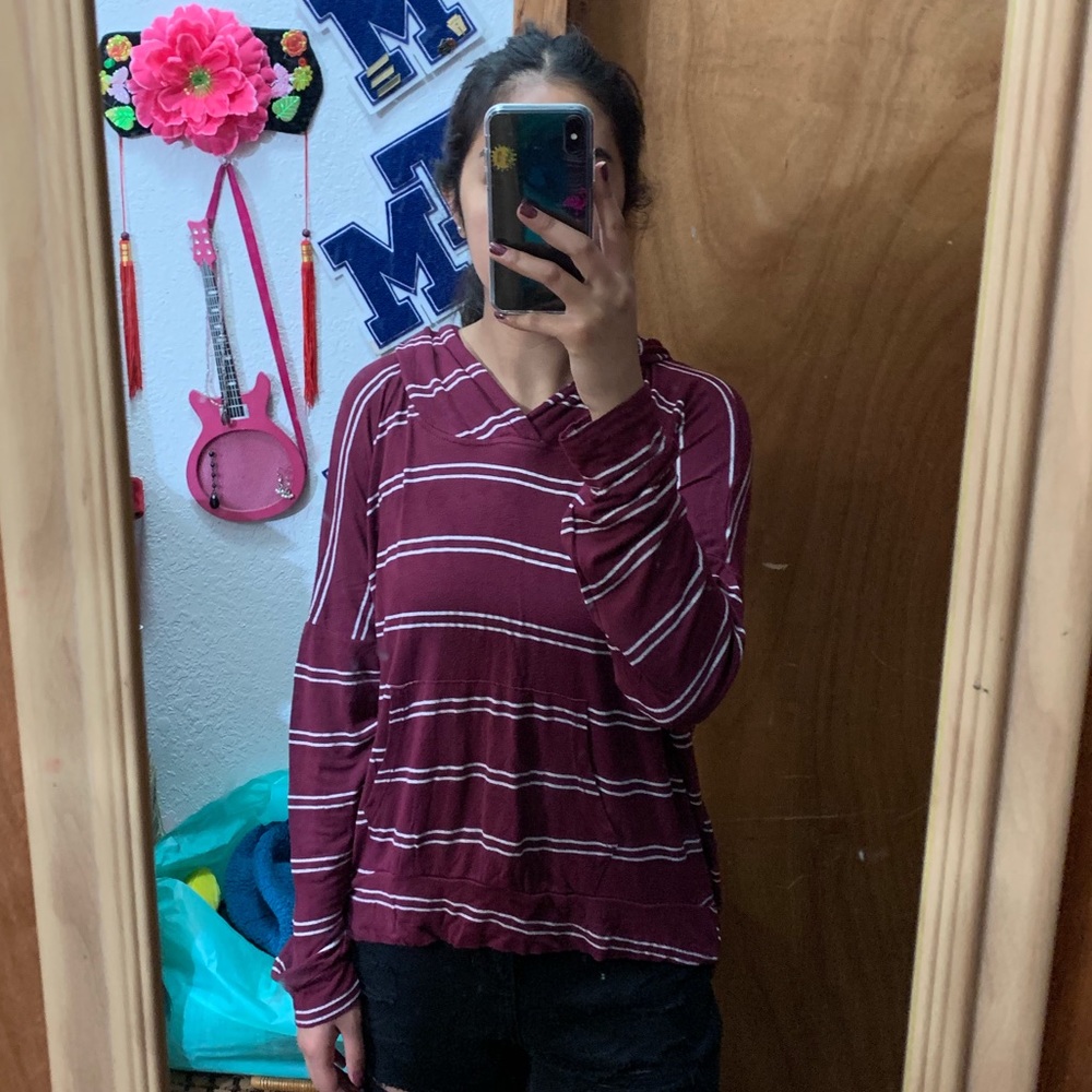 American Eagle Striped maroon sweatshirt